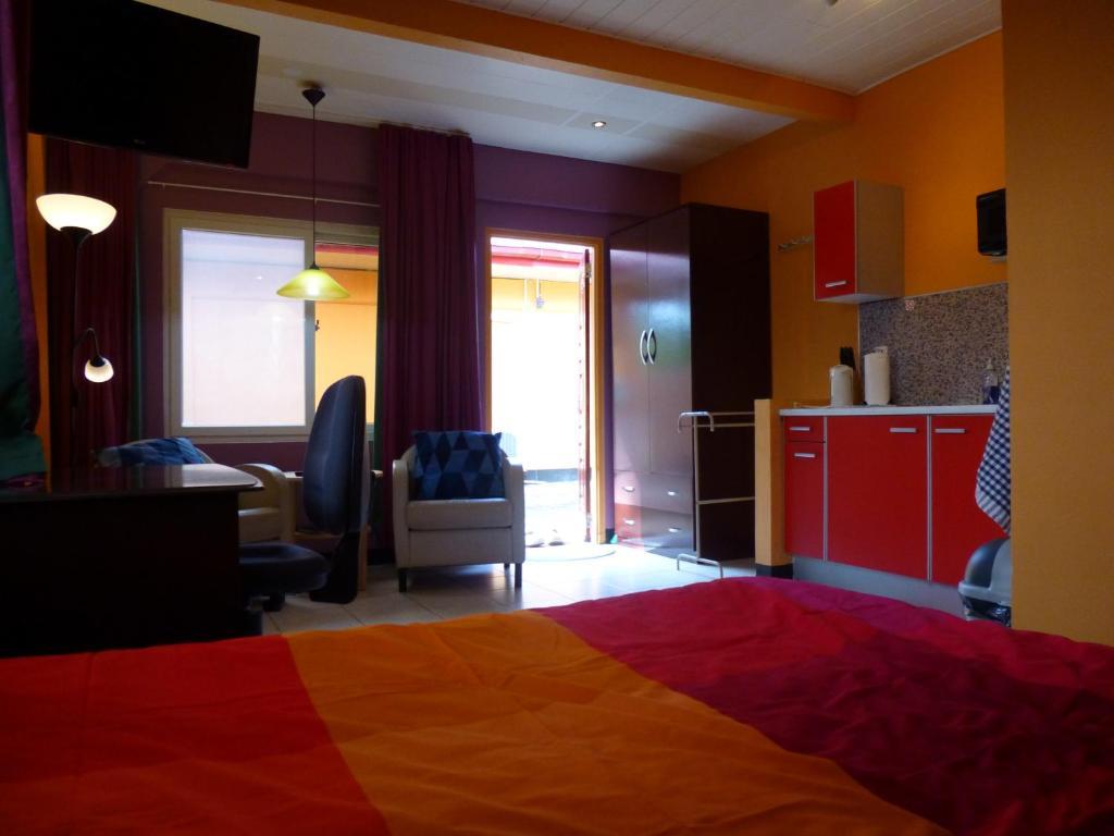 Kekemba Apartments 파라마리보 객실 사진