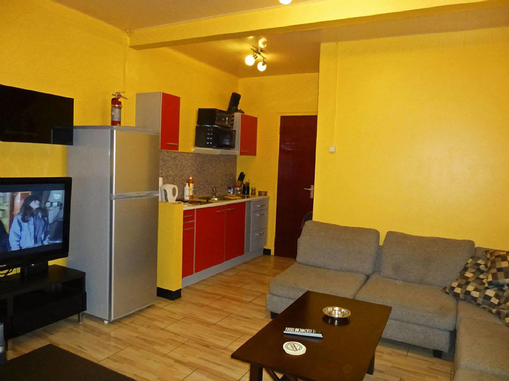 Kekemba Apartments 파라마리보 외부 사진
